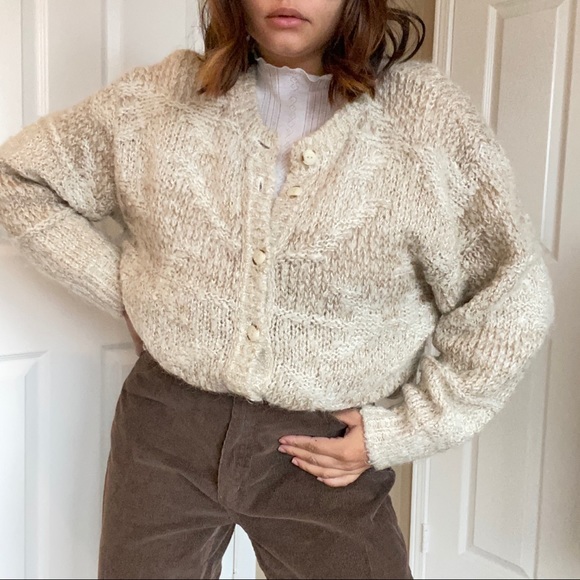 Vintage Knit Creamy Cardigan - Picture 2 of 11